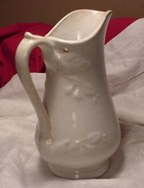 F1-a.1860 Fuchsia Ironstone Syrup pitcher 9kB.jpg (9181 bytes)