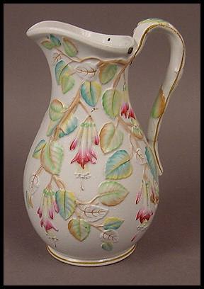 F15-Minton fuchsia pattern jug 36kB.jpg (35969 bytes)