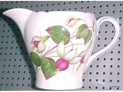 F41-Shelley fuchsia cream jug 24kB.jpg (24292 bytes)