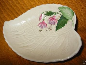 H2-a.Crown Devon fuchsia design dish 21kB.jpg (20530 bytes)