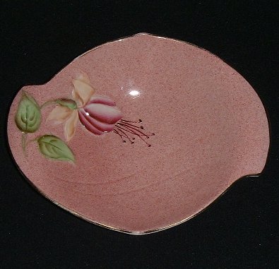 H20-a.Royal Winton fuchsia dish  32kB.jpg (32182 bytes)