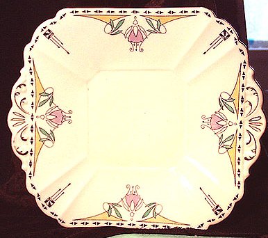 H24-Shelley art deco cakeplate 37kB.jpg (37900 bytes)