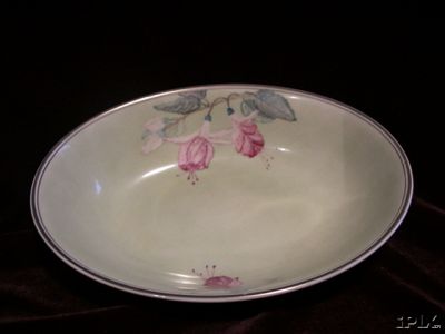 H29-Royal Doulton handp. fuchsia arpenta bowl 10kB.jpg (9936 bytes)