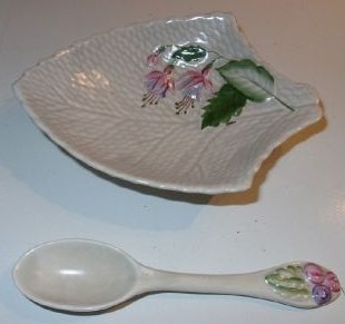 H35-a.Crown Devon Deco Fuchsia dish and spoon14kB.jpg (14314 bytes)