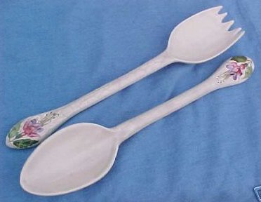 H55-Crown Devon salad servers 18kB.jpg (18048 bytes)