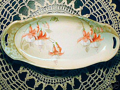 H66-Fuchsia candy dish.jpg (48088 bytes)