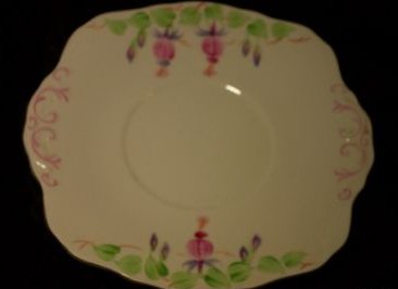 H9-a.Wedgewood longton dish 9kB.jpg (9316 bytes)