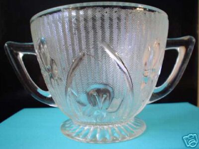 J26-Fuchsia etched glass creamer 22kB.jpg (22138 bytes)