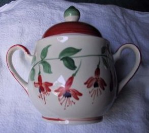 J7-a.Irish sugar bowl with fuchsias 20kB.jpg (15819 bytes)