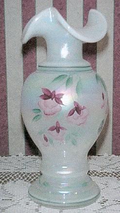 D16a-Fenton Vase 28kB.jpg (27764 bytes)