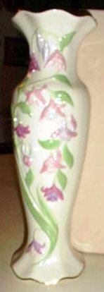 D11-a.Lenox Fuchsia Vase 11kB.jpg (11017 bytes)