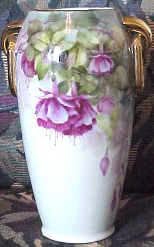 D111-Handpainted fuchsia vase 75kB.jpg (38179 bytes)