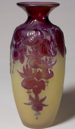 D114-Galle mold blown vase fuchsia 16kB.jpg (15808 bytes)