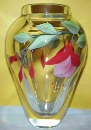 D13-a.Orient & Flume fuchsia & butterfly vase 14kB.jpg (12582 bytes)