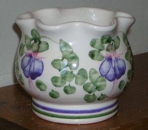D131-Cinque Ports fuchsia pot 16kB.jpg (17250 bytes)