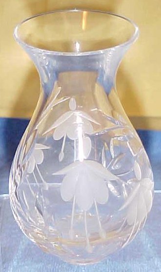 D15-a.Stuart Crystal vase 33kB.jpg (33301 bytes)