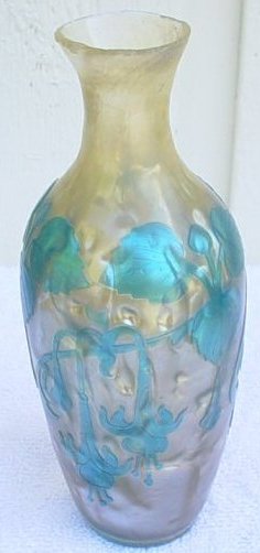 D21-Pantin Art Nouveau fuchsia vase 76kB.jpg (20534 bytes)