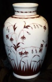 D28-a.Handpainted Oriental silver fuchsia vase 13kB.jpg (12517 bytes)