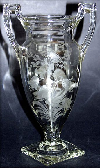 D35-a.Tiffin two handled fuchsia trophy vase 55kB.jpg (55431 bytes)