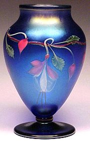 D38-a.Orient&Blue luster Fuchsia Vase 14kB.jpg (14071 bytes)