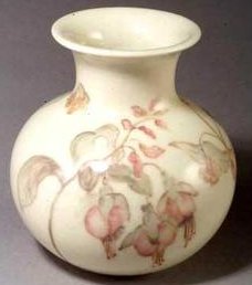 D41-a.Rockwood vase by L.Holtcamp 1945 11kB.jpg (11112 bytes)