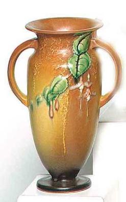 D49--Vase 902-10 brown 15kB.jpg (14872 bytes)