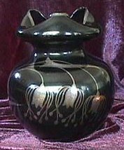D5-a.Czechoslovakian Fuscia Vase item glas-0008-s 13kB.jpg (13193 bytes)