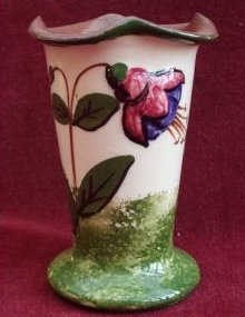 D61-a.Longpark fuchsia vase 15kB.jpg (15144 bytes)