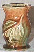 D69-a.Diana Australian pottery vase 7kB.jpg (7162 bytes)