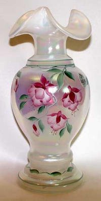 D97a-Fenton french Opal Carnival vase 13kB.jpg (14923 bytes)