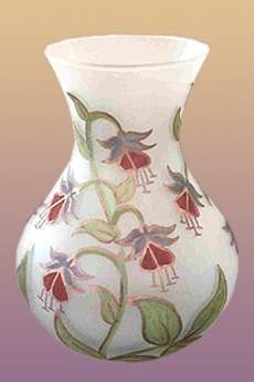 D85-Fuchsia vase uit England 14kB.jpg (14149 bytes)