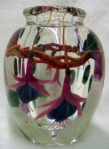 D87-a.Steven Lundberg fuchsia vase 18kB.jpg (17565 bytes)
