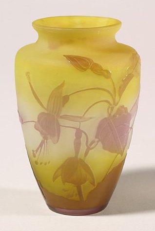 D89-Galle vase fuchsia browns 23kB.jpg (17082 bytes)
