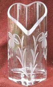 D96-Shapely crystal vase.jpg (16705 bytes)