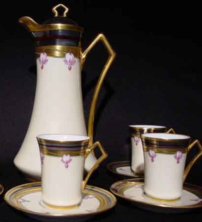 E17-a.Elegant Limoges Chocolate Set 21kB.jpg (23487 bytes)