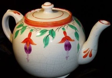 E3-a.Fuchsia English teapot 18kB.jpg (18103 bytes)