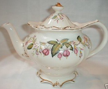 E30-Sadler teapot 16kB.jpg (16811 bytes)