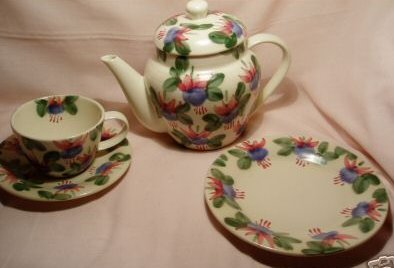 E31-Teaset by Ben Thomson 19kB.jpg (19964 bytes)