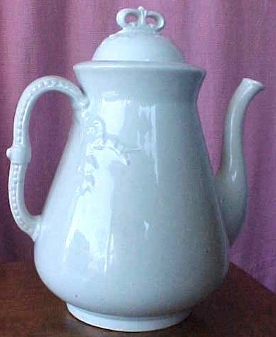 E33-White ironstone coffeepot 92kB.jpg (29979 bytes)