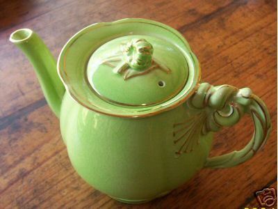 E5-Royal Winton green teapot 23kB.jpg (23053 bytes)