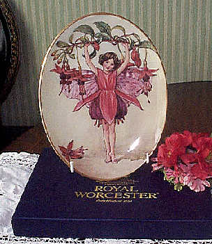 G14-Royal Worchester fuchsia flower fairy plate 27kB.jpg (26993 bytes)