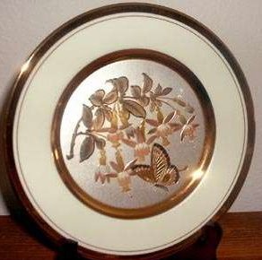 G6-a.Chokin Art Fuscias-Butterfly collector plate 21kB.jpg (21092 bytes)