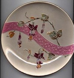 L43-a.Majolica English fuchsia plate 19kB.jpg (18635 bytes)