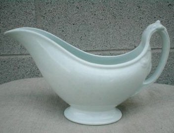 L78-White ironstone gravy boat fuchsia pattern 20kB.jpg (19006 bytes)