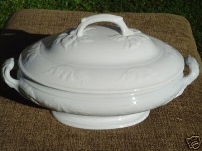 L88-Embossed Ironstone tureen with lid 20kB.jpg (20463 bytes)