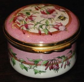 N18-a.Halcyon Days Enamel Box fuchsia 19kB.jpg (19186 bytes)