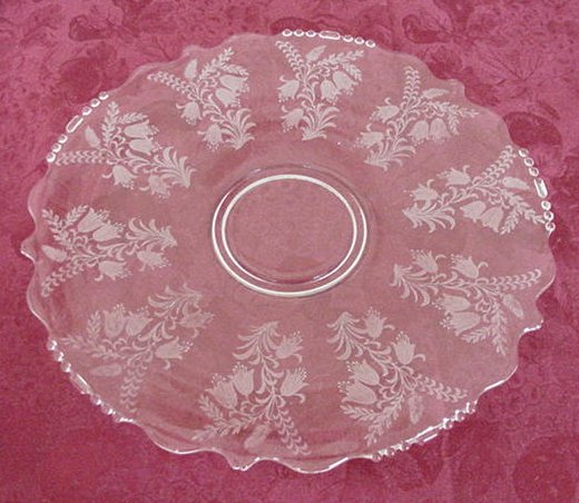 O32-a.Tiffin fuchsia sandwich plate 58kB.jpg (57353 bytes)