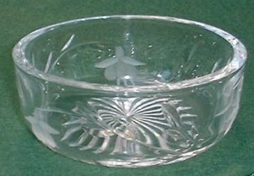 O44-Stuart crystal cascade bonbon dish.jpg (21817 bytes)