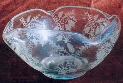 O53-Tiffin large ruffled bowl 32kB.jpg (32878 bytes)