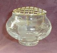 O67-Glass rose bowl fuchsia design.jpg (9277 bytes)